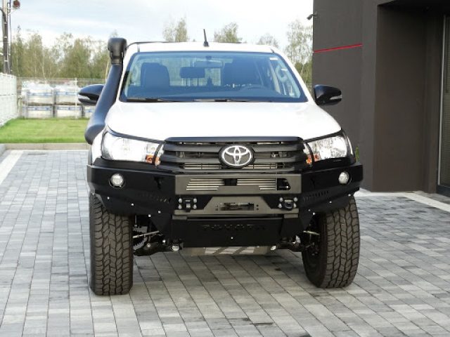 Ốp cản trước xe Toyota Hilux