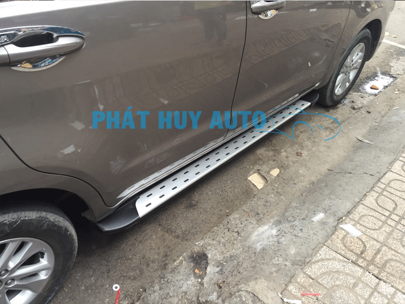 Bệ bước chân lên xuống Toyota Innova 2018