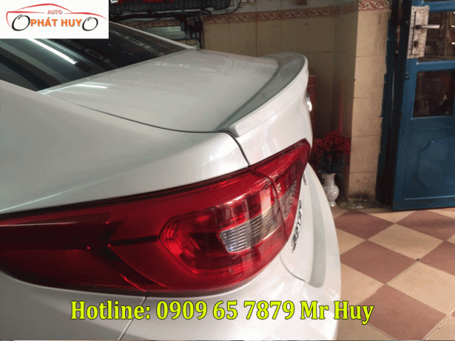 Đuôi cá liền cốp xe Hyundai Sonata