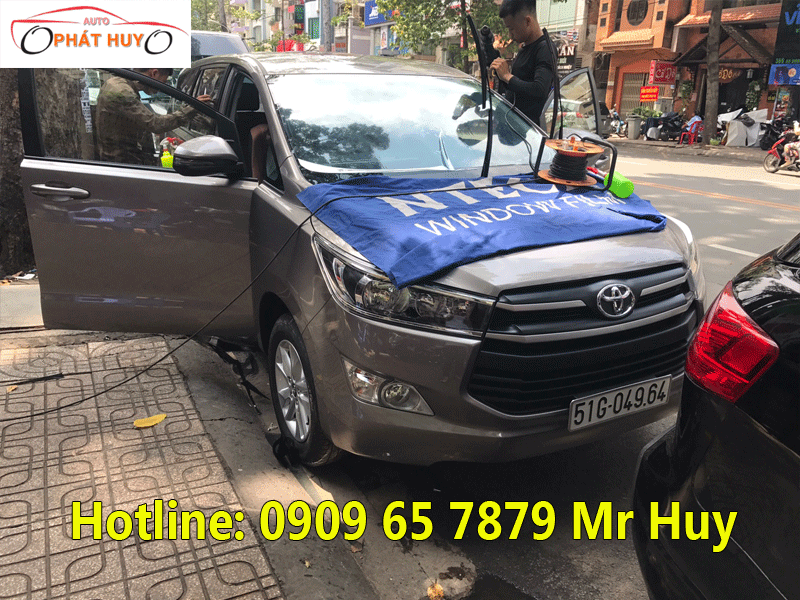 Dán phim cách nhiệt xe Toyota Innova 2018