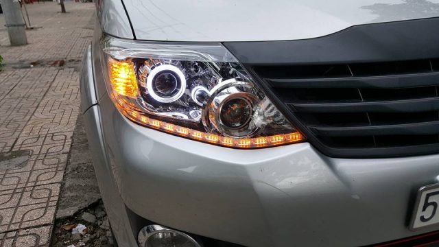 Độ đèn bi xenon cho xe Toyota Fortuner