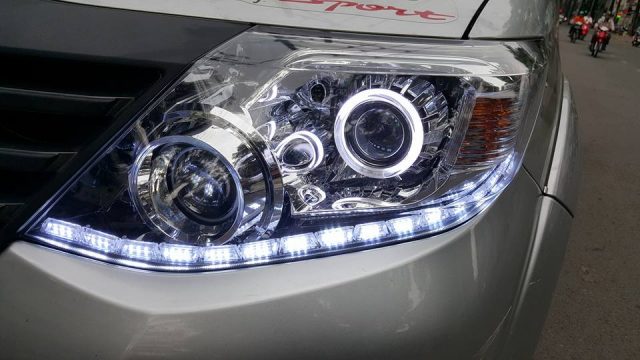 Độ đèn bi xenon cho xe Toyota Fortuner