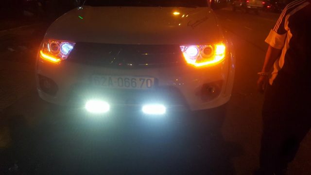 Độ đèn cho xe Pajero Sport 