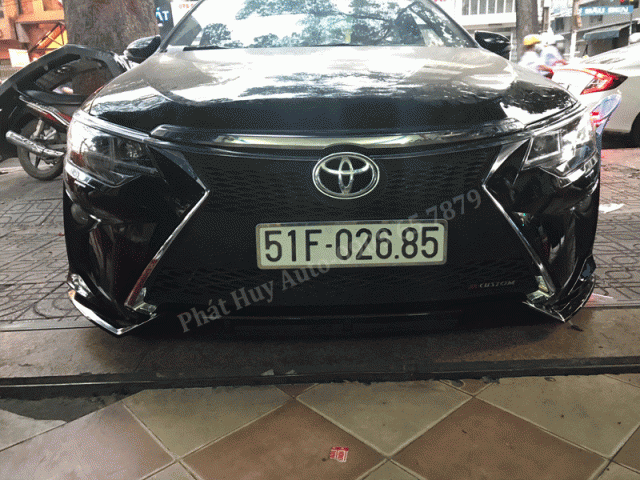 Mặt ga lăng Toyota Camry độ kiểu Lexus