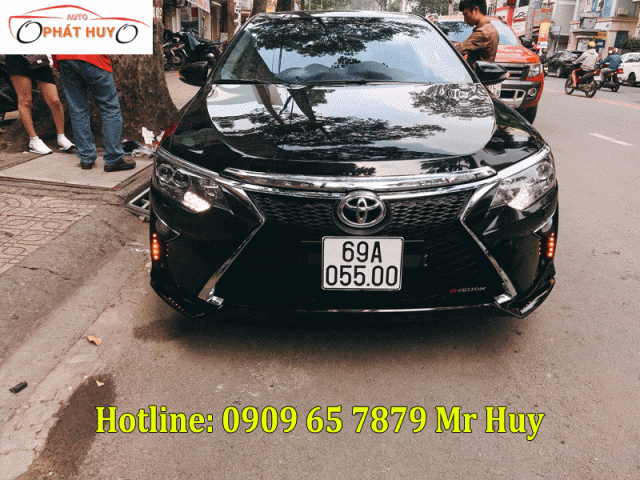 Độ mặt ga lăng kiểu Lexus cho Toyota Camry 2018