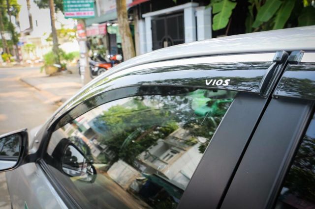 Vè che mưa Toyota Vios 2016