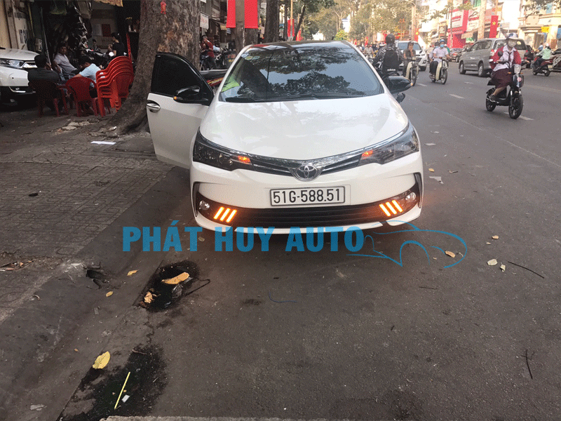 Gắn đèn led gầm cho xe Toyota Altis 2018