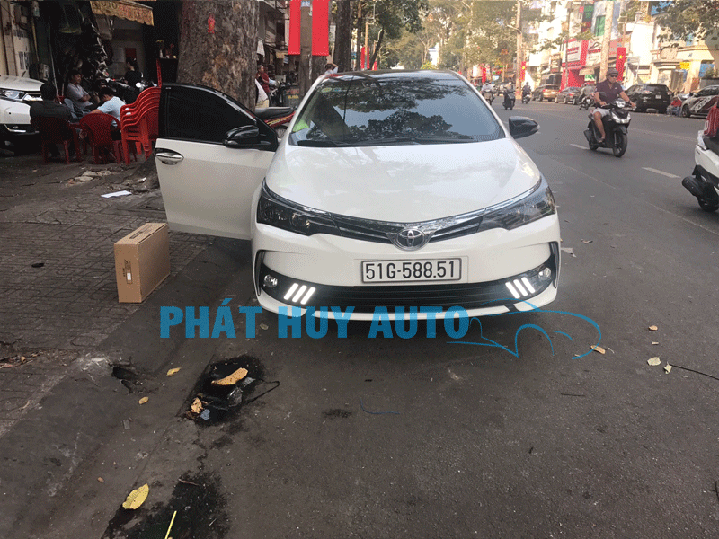 Gắn đèn led gầm cho xe Toyota Altis 2018