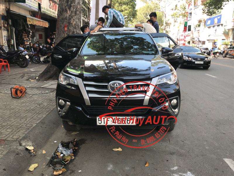 Gắn baga mui cho xe Fortuner 2018