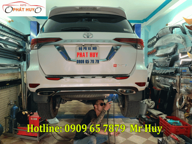 Độ pô xe Fortuner 2019 kiểu Mercedes