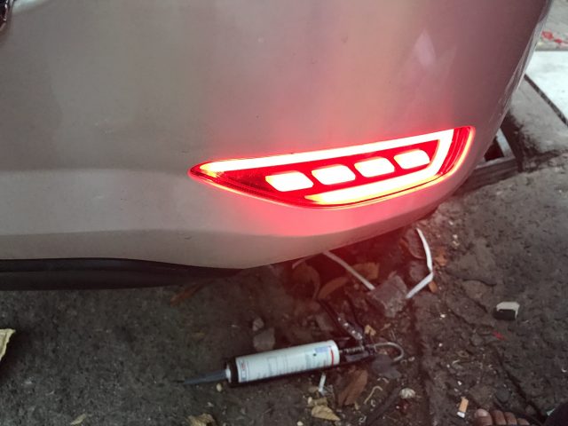 Đèn led gầm sau xe Toyota Fortuner 2018