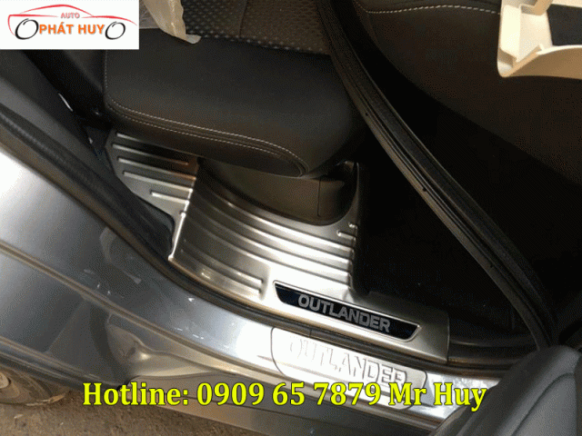 Nẹp bước chân Mitsubishi Outlander