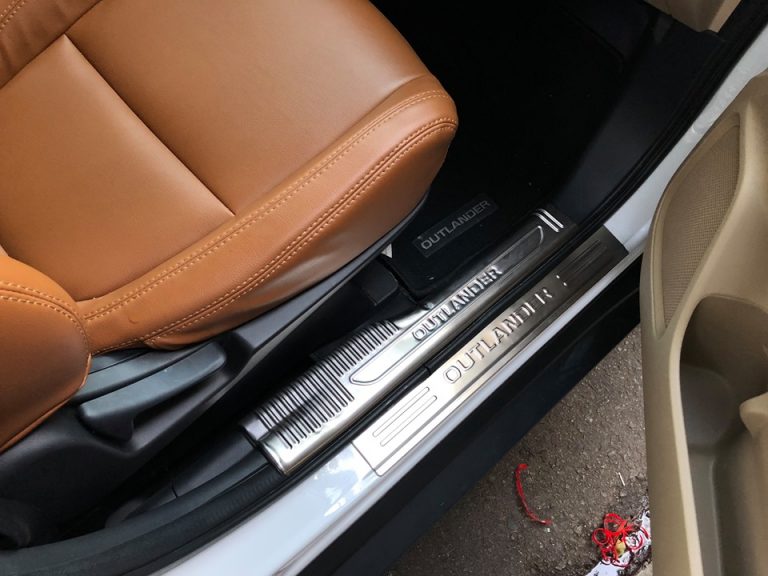 Nẹp bước chân xe Mitsubishi Outlander 2019