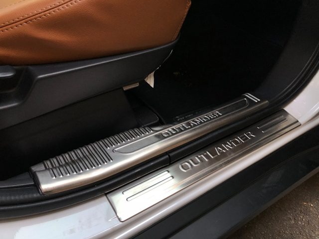 Nẹp bước chân xe Mitsubishi Outlander 2019