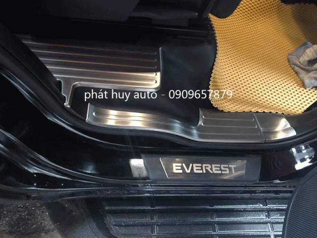 Nẹp Chống Trầy Bậc Cửa xe Ford Everest