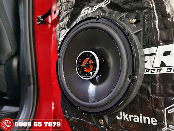 Độ Loa Sub JBL cho xe Toyota Hilux