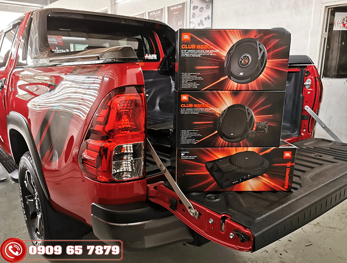 Độ Loa Sub JBL cho xe Toyota Hilux