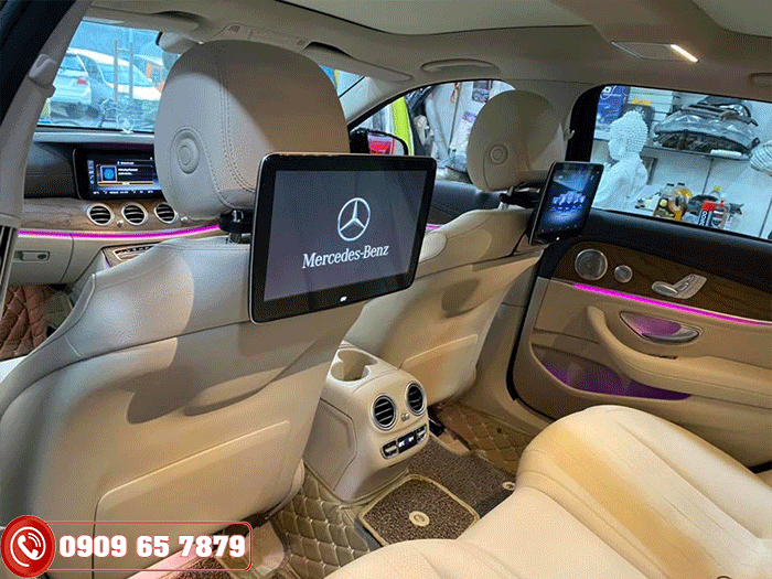 Màn hình gối đầu xe Mercedes C200