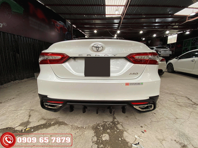 Ốp líp pô xe Toyota Camry 2019 - 2020 kiểu Lexus
