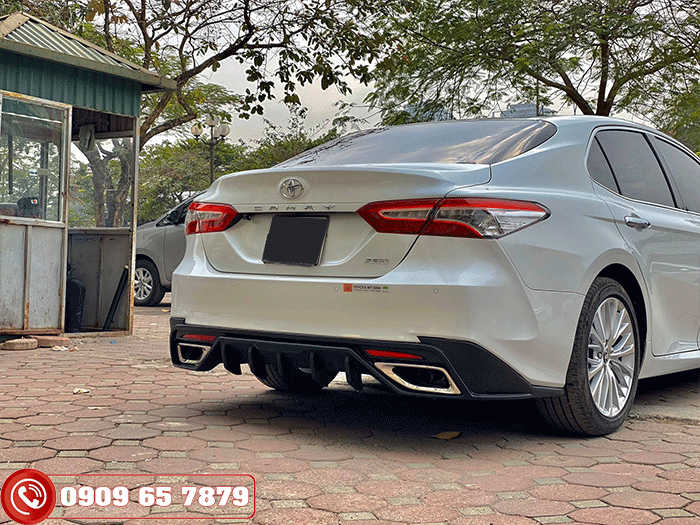 Ốp líp pô xe Toyota Camry 2019 - 2020 kiểu Lexus