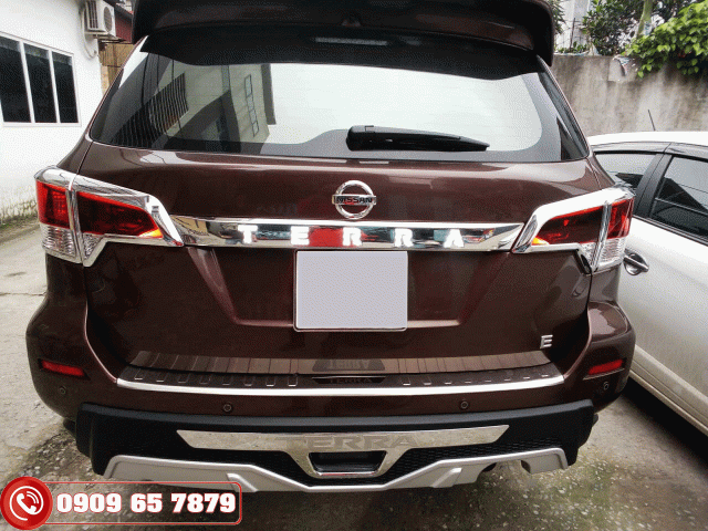 Ốp tay cốp sau có đèn xe Nissan Terra