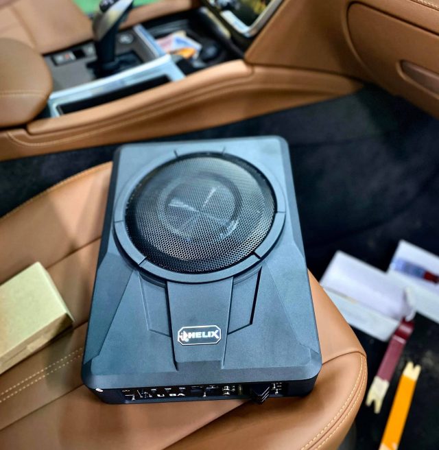 Gắn Loa Sub gầm ghế cho xe Vinfast Lux A2.0