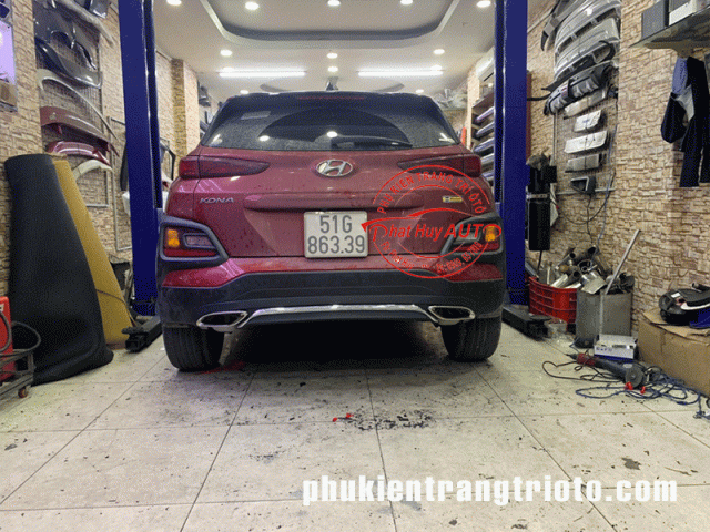 Độ Lip chia Pô xe Hyundai Kona