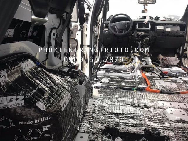 Cách âm chống ồn cho xe Ford Everest 2020