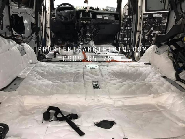 Cách âm chống ồn cho xe Ford Everest 2020