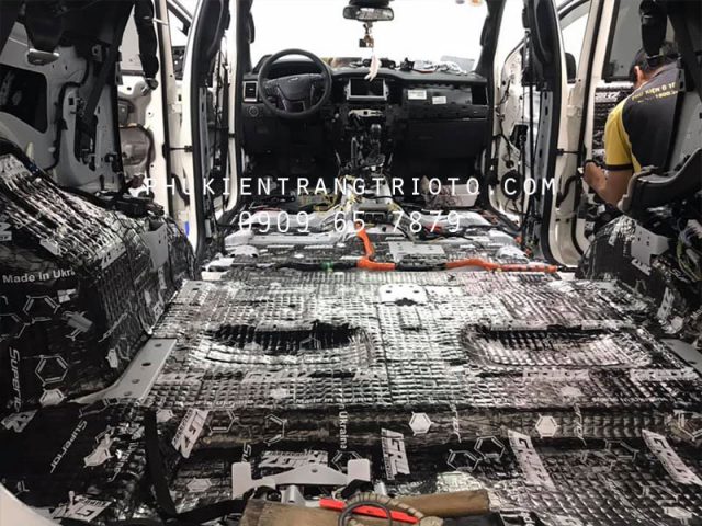 Cách âm chống ồn cho xe Ford Everest 2020