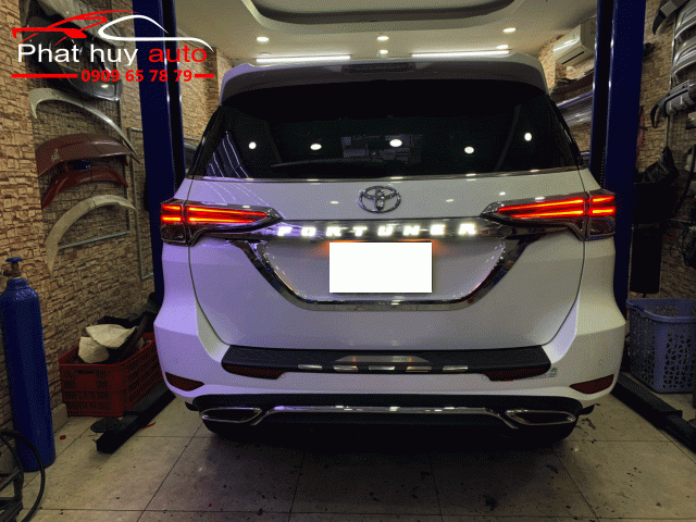 Độ đèn led cốp sau cho xe Toyota Fortuner 2021