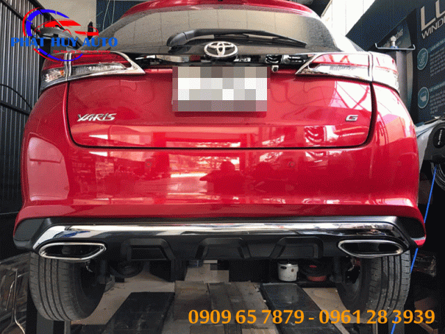 Lip pô Toyota Yaris kiểu Mercedes