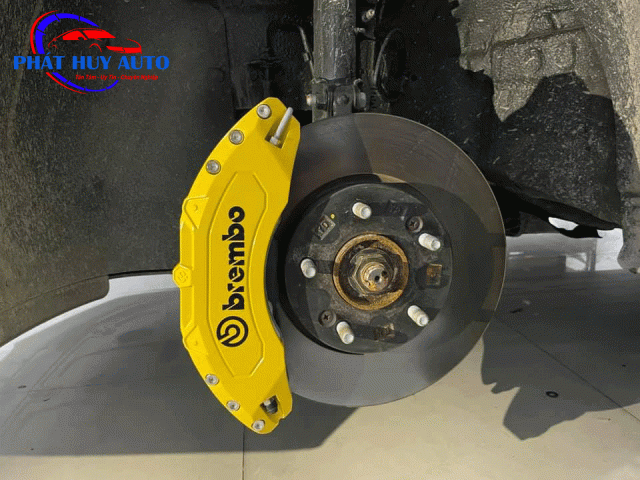 Ốp heo brembo cho xe Kia Cerato
