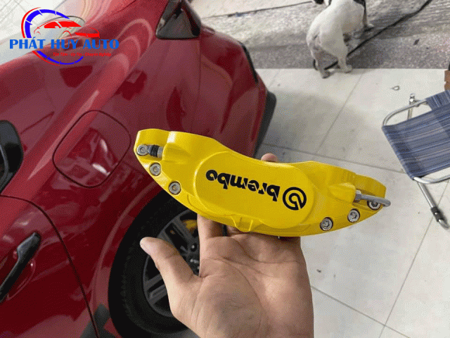 Ốp heo brembo cho xe Kia Cerato