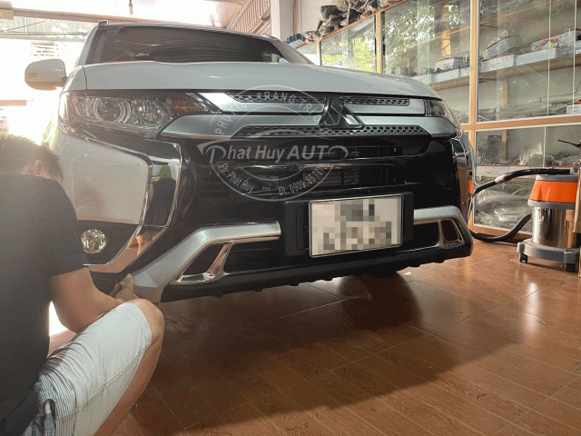 Ốp cản trước sau Mitsubishi Outlander 2021