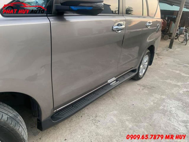Bệ bước chân lên xuống Innova 2022