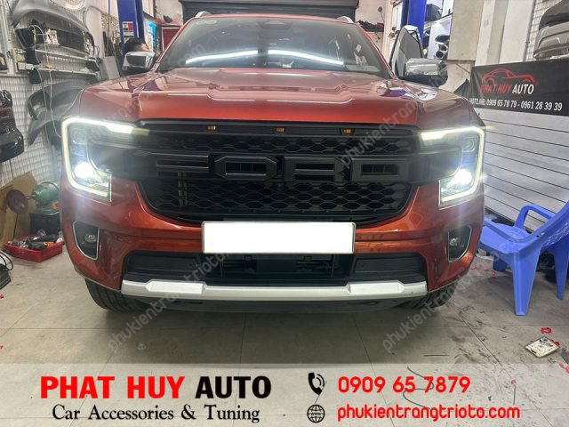 Mặt ca lăng Ford Everest 2023