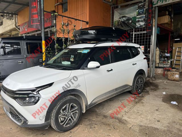 Gắn cốp nóc 700L cho xe Kia Carens