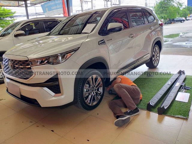 Bệ bước chân Innova Cross 2024