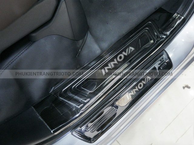 Phụ kiện đồ chơi Toyota Innova Cross 2024