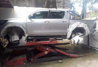 Xịt phủ gầm chống rỉ cho xe Toyota Hilux