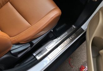 Nẹp bước chân xe Mitsubishi Outlander 2019