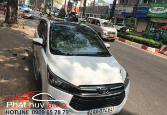 Dán nóc đen siêu bóng xe Toyota Innova