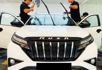 Dán phim cách nhiệt kính xe Toyota Rush