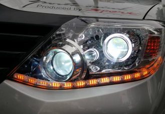 Độ đèn bi xenon cho xe Toyota Fortuner