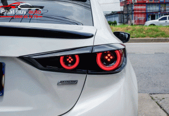 Độ đèn hậu cho xe Mazda 3