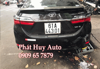 Đuôi cá theo xe Toyota Altis 2018