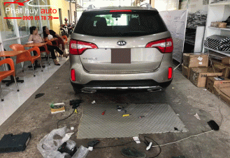 Lip pô Kia Sorento kiểu Mercedes