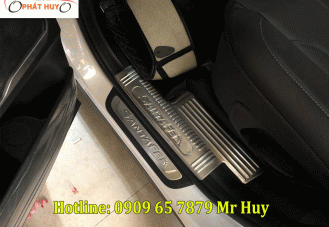 Nẹp bước chân hyundai santafe 2019