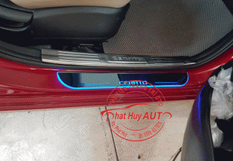 Nẹp bước chân Kia Cerato 2018 có đèn